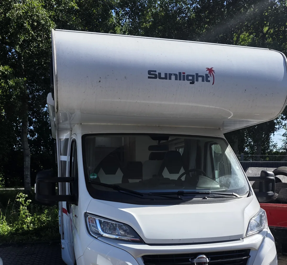 Sunlight Alkoven-Wohnmobil mit neuer Frontscheibe in Elmshorn